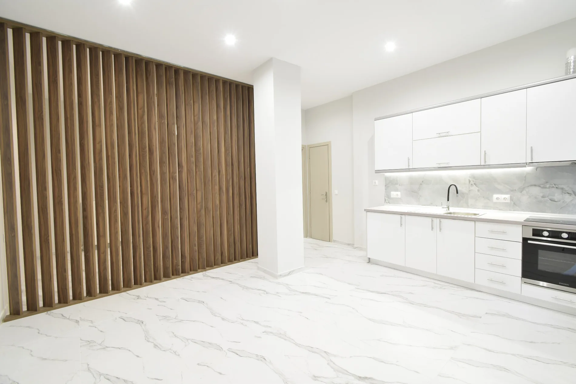 Store-to-home conversion in Thessaloniki Greece
